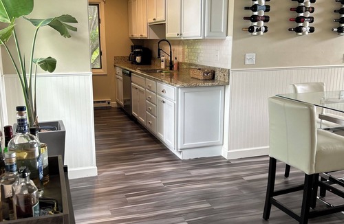 Acme Condo | "The Fairway" by Graced-Stays | Golf Course Condo