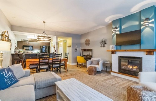 The Blue Mountains Apartment | The Fairway Nest with Hot Tub & Golf!