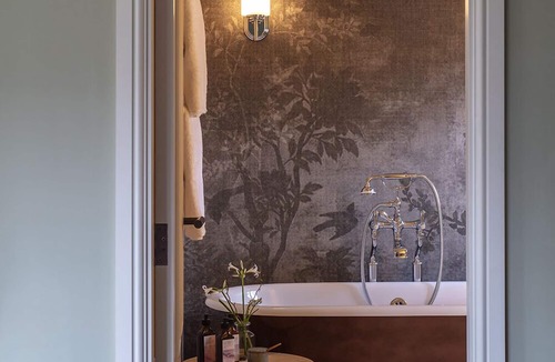 Castle Ashby Hotel | The Falcon Hotel