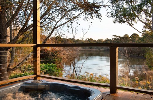 Werona House | The Falls at Lake Werona