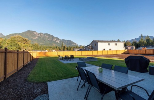 Gold Bar House | The Falls: Near Wallace Falls & Stevens Pass!