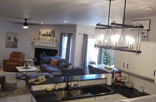 Oklahoma City House | The Family and Friends Gathering- affordable luxury! Comfortable and Peaceful!