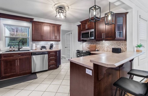 Downtown St. John's House | The Fancy House 3bed DT w/Fenced Yard