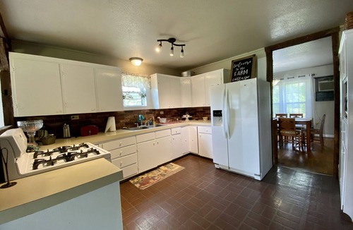 Centerville House | The Farm Cottage-close to two state parks