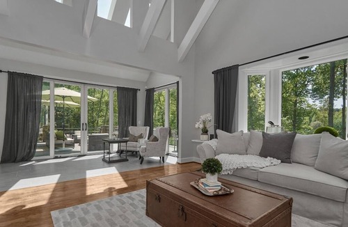 Powhatan House | The Farm's Lakeside Pool Estate