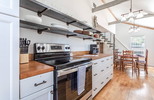 Crawford Other | The Farmhouse - 15min from Waco