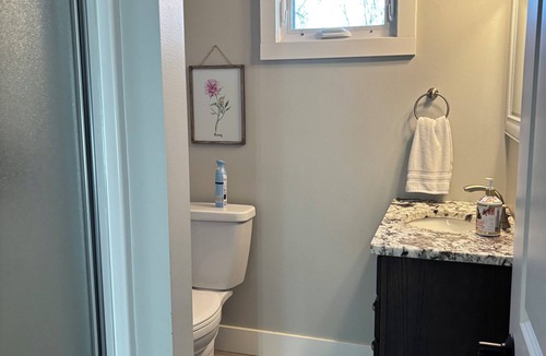 Lyons House | The Farmhouse-3-bedroom house nearby Humboldt close to I-90