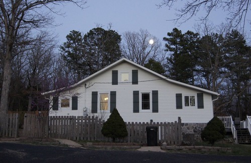 Grubville House | The Farmhouse 3br 1 bath charmer at Peppermint Springs Farm