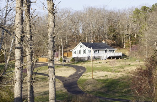 Grubville House | The Farmhouse 3br 1 bath charmer at Peppermint Springs Farm