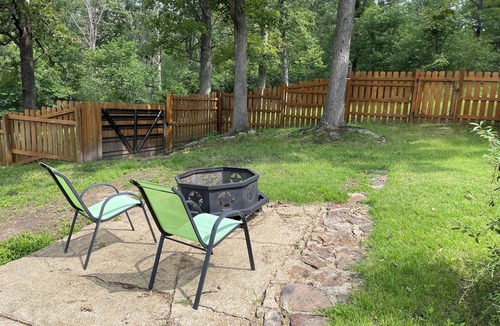 Grubville House | The Farmhouse 3br 1 bath charmer at Peppermint Springs Farm