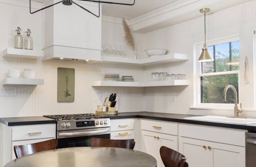 Carmine House | The Farmhouse: Antique Chic Haven near Round Top
