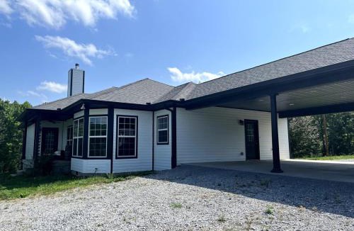 Bon Aqua House | The Farmhouse at Stonebrook Hollow