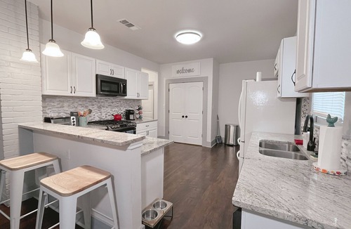 Highland Park House | 🐮 THE FARMHOUSE - FAMILY FRIENDLY DOWNTOWN COTTAGE
