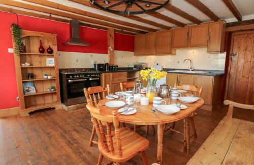 Felinfach House | The Farmhouse