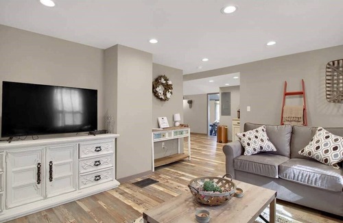 Hermann House | The Farmhouse Inn: 3 bed, 3.5 whole house rental