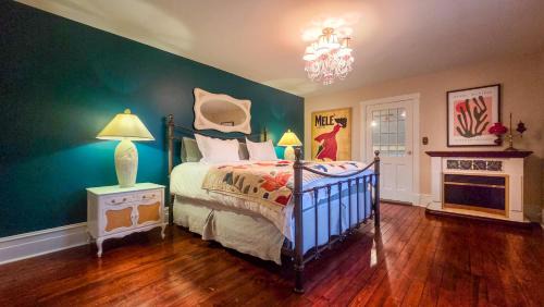 Port Dalhousie Bed & Breakfast | The Farmhouse Manor B&B