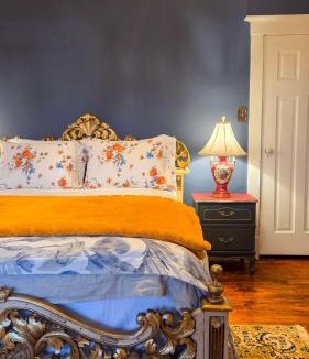 Port Dalhousie Bed & Breakfast | The Farmhouse Manor B&B
