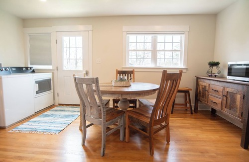 Burnt Chimney House | The Farmhouse: Peaceful 3BR Countryside Escape with Modern Comforts