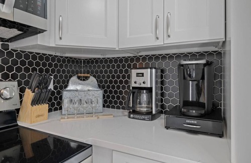 South Richmond House | The "Farmhouse": Spacious, Moo-tiful Haven by RVA!