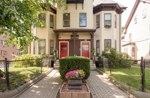 Allston Hotel | The Farrington Inn