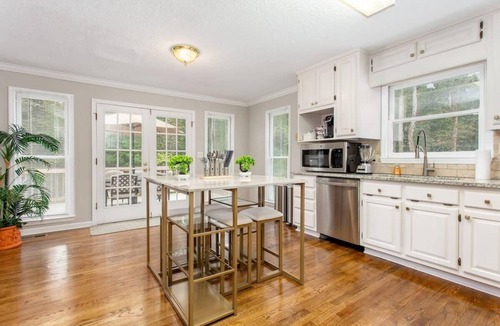 Fayetteville House | The Fayetteville Estate/Corporate Mon. Rental
