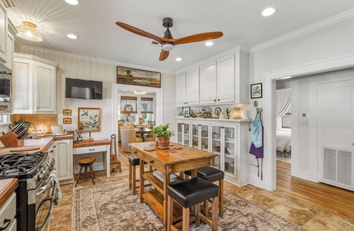 Monroe House | The Feather & Fern, 2Br 1Ba Charming 1930’s Craftsman Cottage