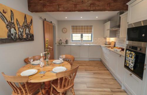 Holme House | The Feed Room