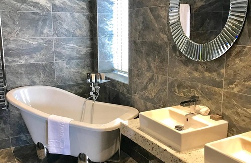 Fence Hotel | The Fence Gate Lodge