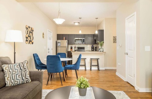 Westerville Apartment | The Fenimore Flat | No Steps | Patio | King Bed!