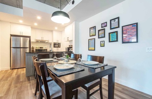 Saint-Roch Apartment | The FEQ Lodge (with rooftop pool and gym)