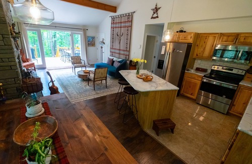 Town of Highland House | The Fern Hill Lodge: Cozy and Serene Getaway on 20 Private Acres