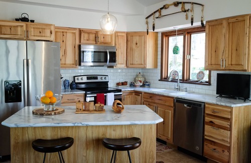 Town of Highland House | The Fern Hill Lodge: Cozy and Serene Getaway on 20 Private Acres