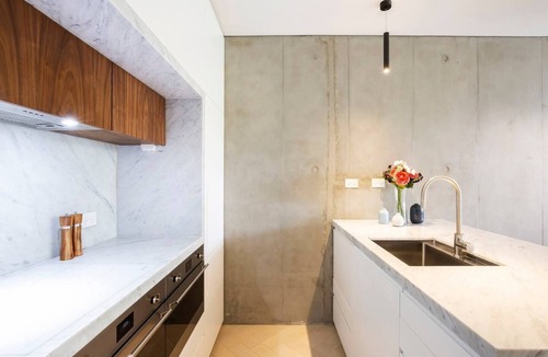 Alexandria Apartment | The Fern Split level Oasis with Lush Courtyard