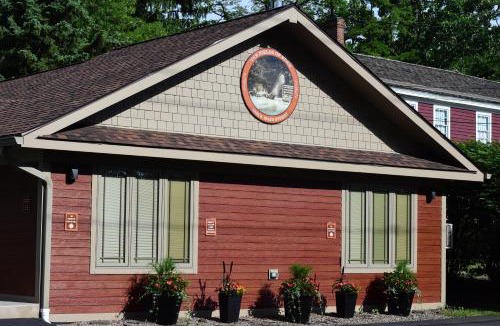 Eden Hotel | The Fields of Eden Inn