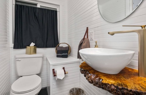Kerns Hotel | The Finlandia - Custom Tiny Home w/Finnish Vibe
