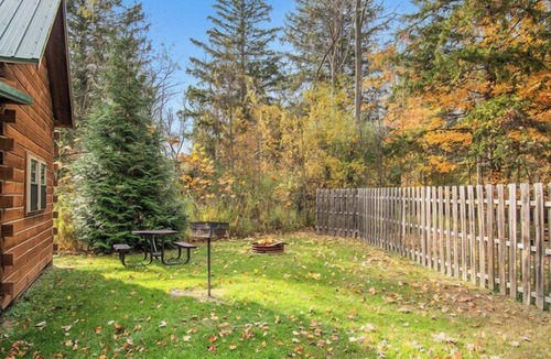 Harbert Cabin | The Firefly | Cabin | Firepit | Pet-Friendly
