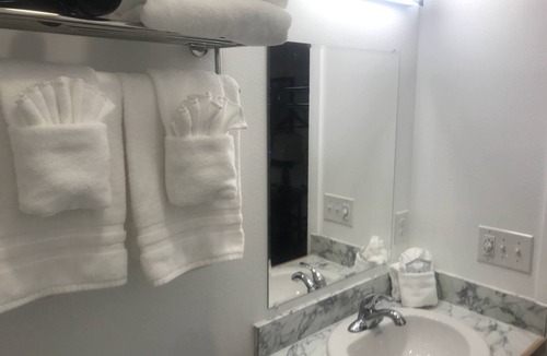 Long Beach Hotel | The Fireside Inn