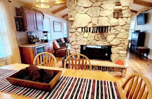 Bridgeport House | The Fireside Lakehouse