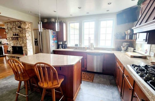 Bridgeport House | The Fireside Lakehouse