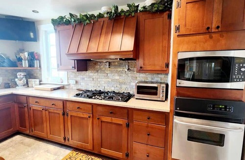 Bridgeport House | The Fireside Lakehouse