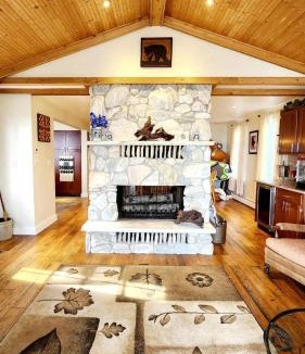 Bridgeport House | The Fireside Lakehouse