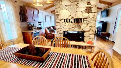 Bridgeport House | The Fireside Lakehouse