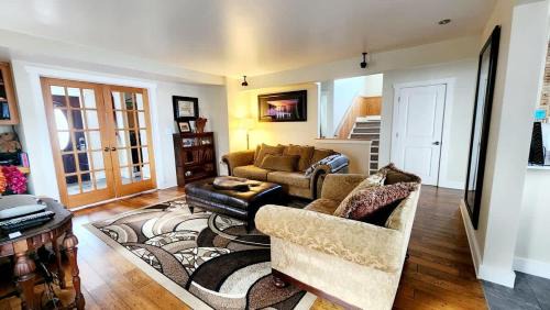 Bridgeport House | The Fireside Lakehouse