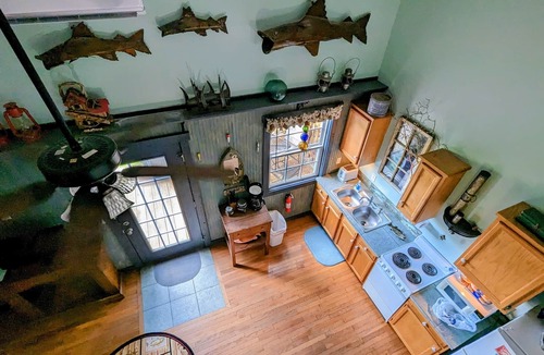 Sparta Cabin | "The FishCamp" a Cabin w/a Hot-Tub near Fall Creek Falls!, The FishCamp Cabin w/Loft Hot-tub and Vie.