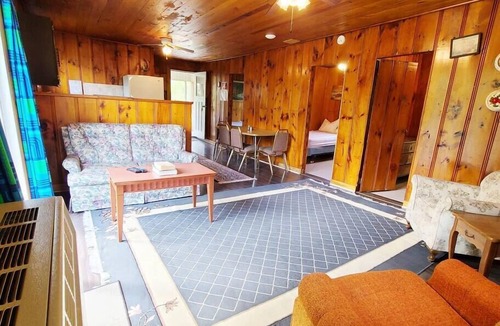 Selwyn House | The Fisherman - 3-bedroom River-front Retreat