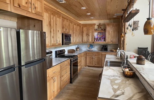 Denison House | The Fishing Lodge of Texoma - fun, comfortable group getaway