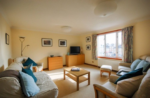 Helensburgh Apartment | The Flat in the Square