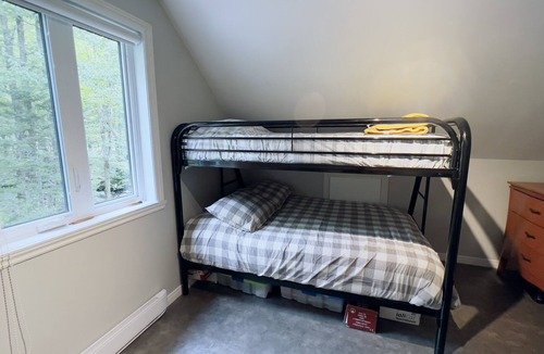 Saint-Raymond Ski Chalet | The flat rock