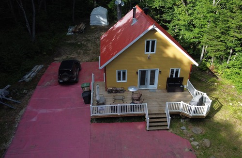Saint-Raymond Ski Chalet | The flat rock