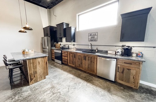 Mountain Home Apartment | The Flats - Industrial modern loft within walking distance to downtown!